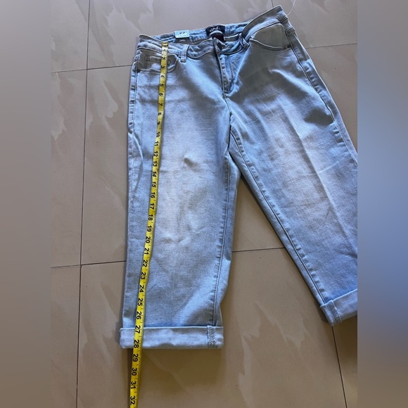 Earl Jean Women's Capri Size 12 Jeans- NWT pockets light blue - Picture 8 of 16